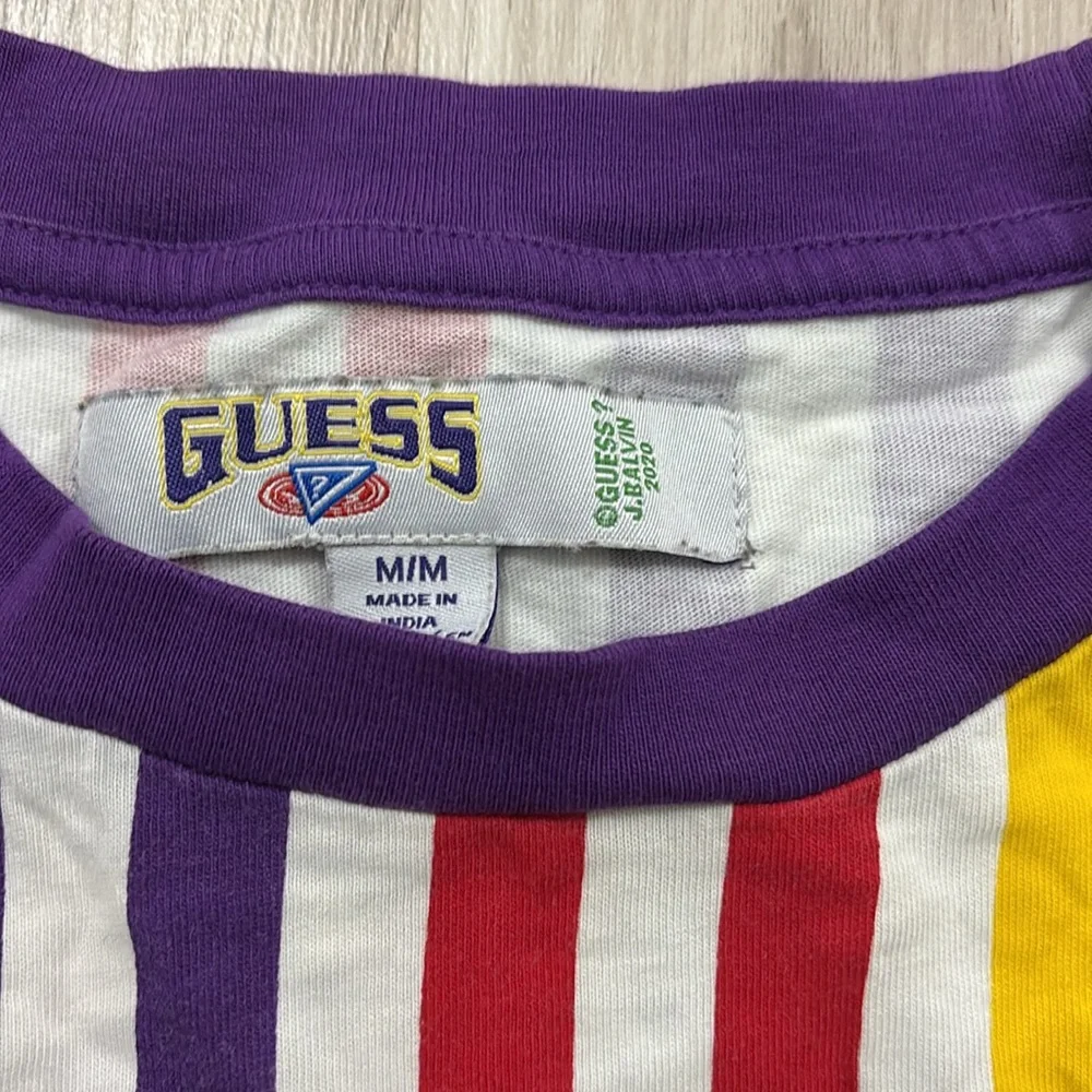 GUESS J.BALVIN T-SHIRT FUN
VIBRANT‎ 90's RETRO VIBES SZ M
STRIPES RAINBOW - Picture 9 of 16